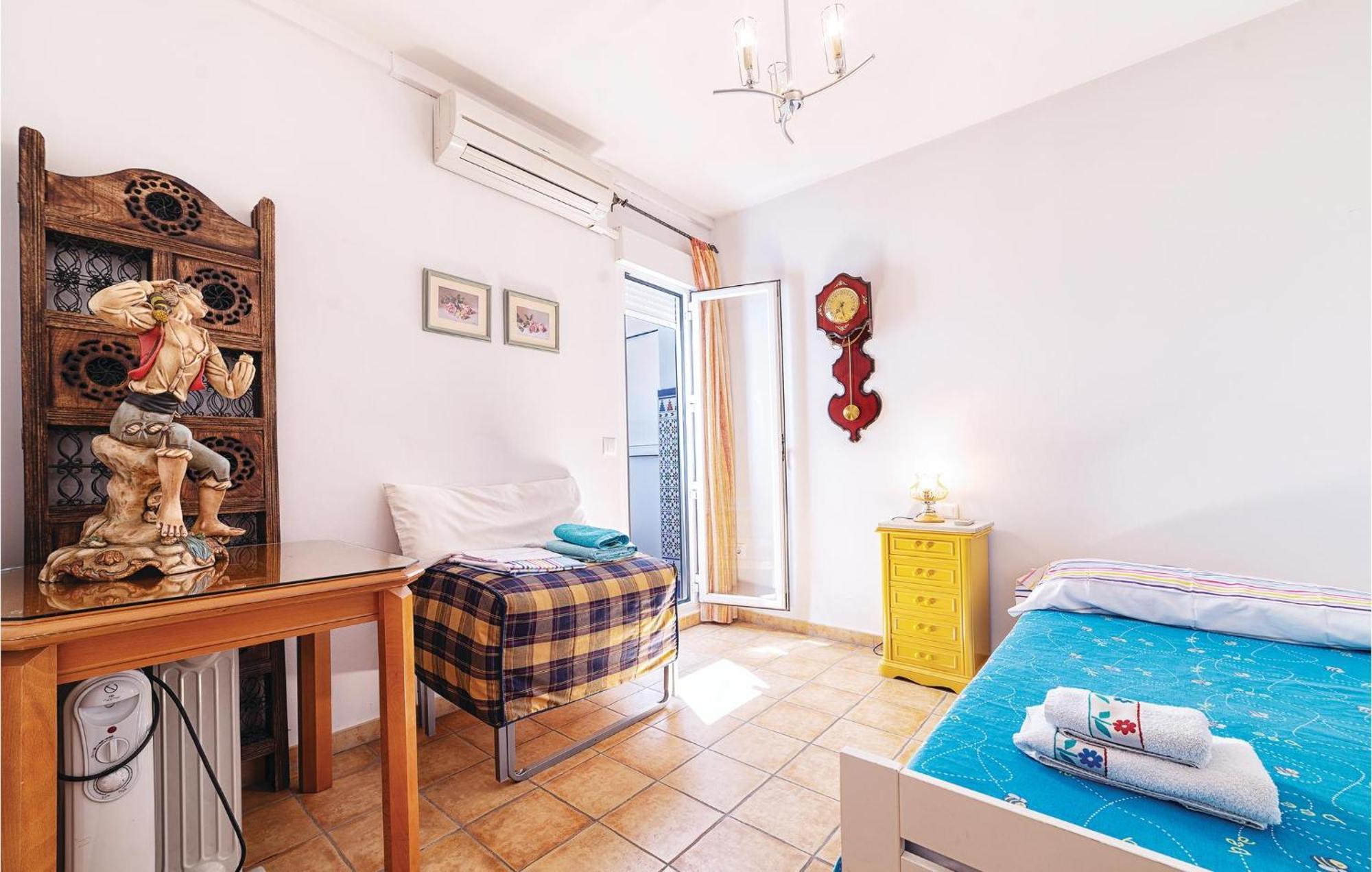 Beautiful Apartment In Cordoba With Kitchenette ภายนอก รูปภาพ